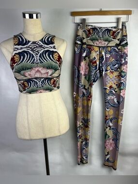 Yoga Democracy Women Skinny Floral Leggings & Cut Out Back Crop Tank Size S